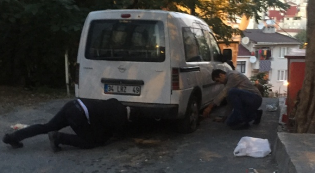 Beyoğlu’nda 20’ye yakın aracın lastiğini patlattılar Beyoğlu’nda 20’ye yakın aracın lastiğini patlattılar
