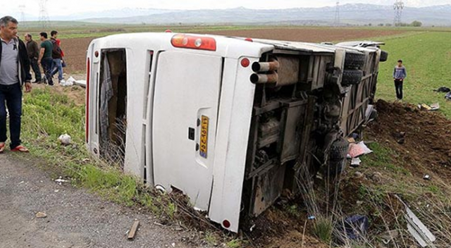 İran'da yolcu otobüsü devrildi: 13 ölü