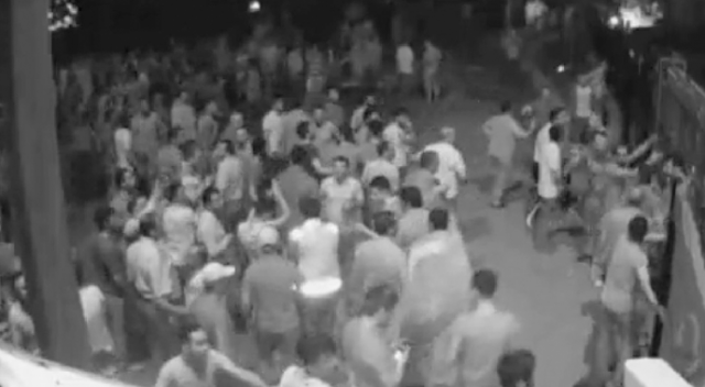 Milletimiz hainlere böyle direndi (15 Temmuz Gecesine Ait Yeni Görüntüler) Milletimiz hainlere böyle direndi (15 Temmuz Gecesine Ait Yeni Görüntüler)