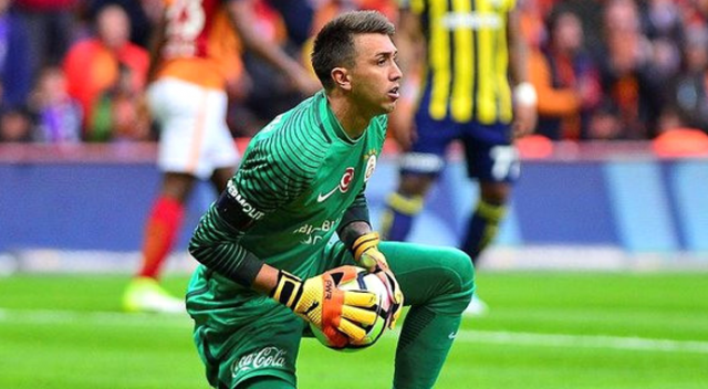 Muslera, Uruguay Millî Takımı'na çağrılmadı Muslera, Uruguay Millî Takımı'na çağrılmadı