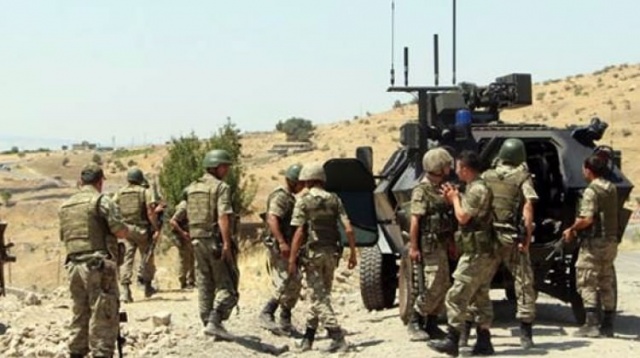 Son dakika! Silopi'de askerî araca saldırı! Yaralı askerlerimiz var Son dakika! Silopi'de askerî araca saldırı! Yaralı askerlerimiz var