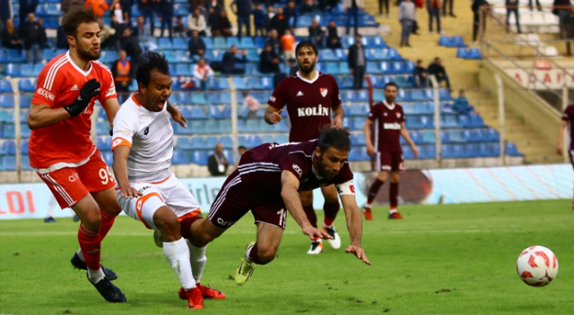Adanaspor ile Elâzığspor yenişemedi Adanaspor ile Elâzığspor yenişemedi