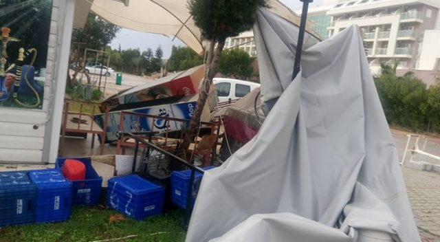 Alanya’da hortum ve sağanak yağış hayatı felç etti