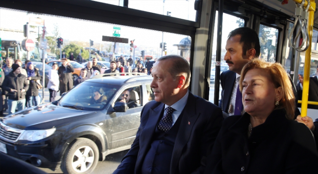 Cumhurbaşkanı Erdoğan elektrikli otobüsle Mabeyn Köşkü'ne gitti Cumhurbaşkanı Erdoğan elektrikli otobüsle Mabeyn Köşkü'ne gitti