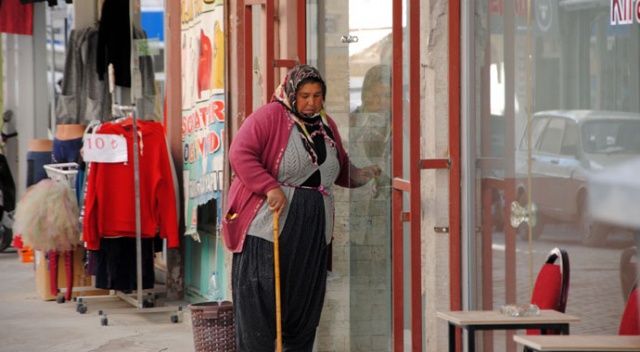 Dilenciler esnaf ve vatandaşı bıktırdı Dilenciler esnaf ve vatandaşı bıktırdı