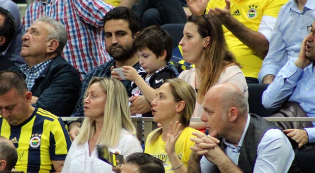 Fener maçındaki minik Beşiktaşlı ilgi odağı oldu