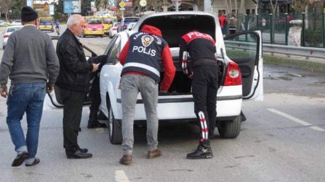 İstanbul'da dev operasyon! Araçlar tek tek aranıyor İstanbul'da dev operasyon! Araçlar tek tek aranıyor