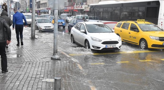 İzmir'de sağanak yağış