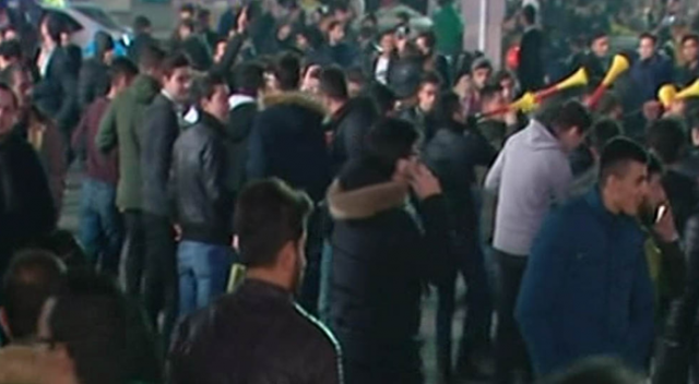 Kızılay Meydanı trafiğe kapatıldı Kızılay Meydanı trafiğe kapatıldı