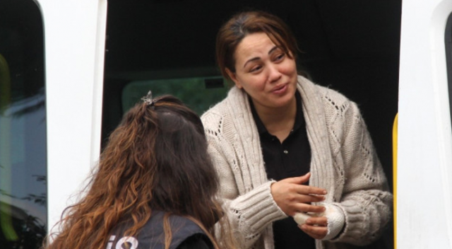 Kocasının boğazını keserek öldürdü Kocasının boğazını keserek öldürdü