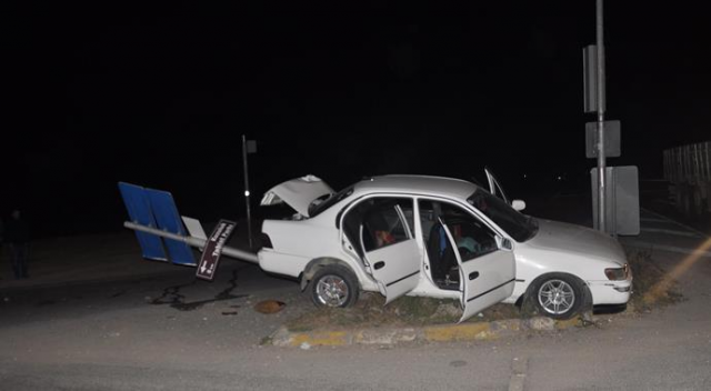 Yaralıları taşıyan ambulans ile otomobil çarpıştı: 3 yaralı