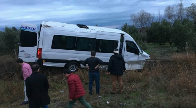 Osmaniye'de okul servisi kaza yaptı: 4 öğretmen yaralandı Osmaniye'de okul servisi kaza yaptı: 4 öğretmen yaralandı