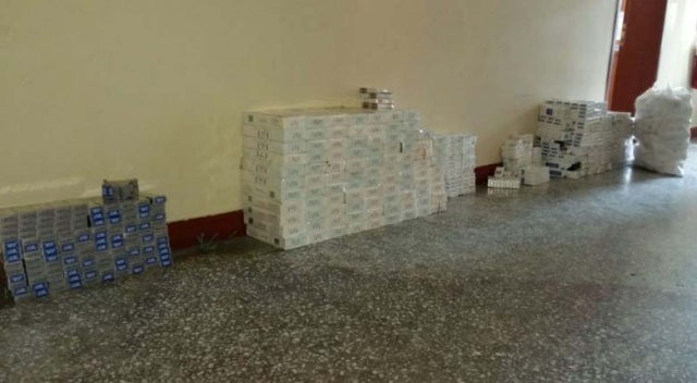 Adana'da çok sayıda kaçak sigara ele geçirildi Adana'da çok sayıda kaçak sigara ele geçirildi
