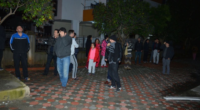 Adana'da sabah karşı çıkan yangın herkesi sokağa döktü!