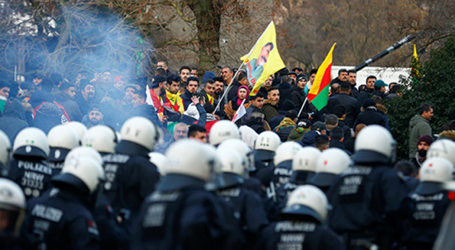 Almanya'da yasa dışı PKK yürüyüşü durduruldu Almanya'da yasa dışı PKK yürüyüşü durduruldu