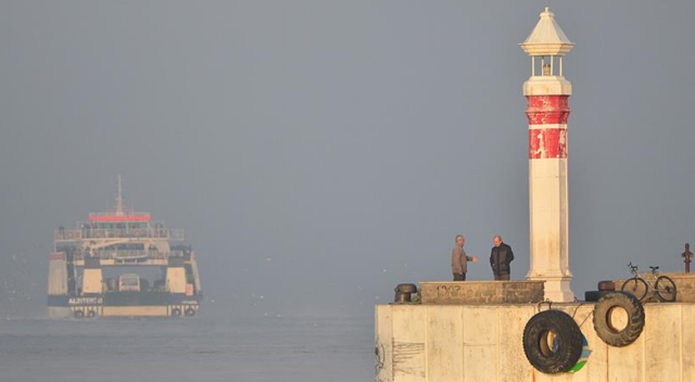 Çanakkale Boğazı'nda deniz ulaşımına sis engeli Çanakkale Boğazı'nda deniz ulaşımına sis engeli