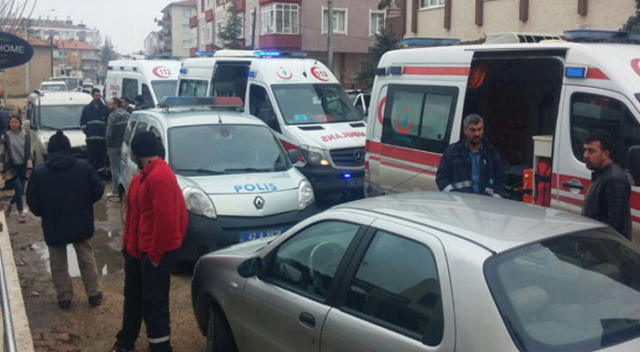 Konya'da müteahhitlere silahlı saldırı: 3 ölü, 1 yaralı Konya'da müteahhitlere silahlı saldırı: 3 ölü, 1 yaralı