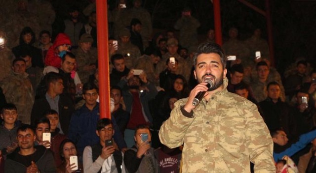 Mehmetçiğe moral konseri