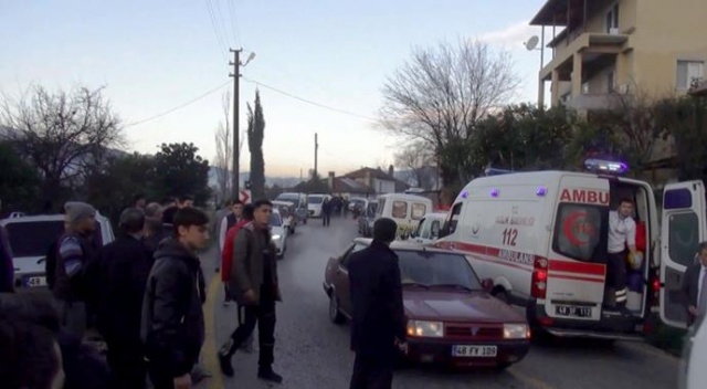 Muğla&#039;da okul yolunda feci kaza, ölü ve yaralı var