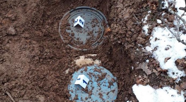 Mutki'de el yapımı patlayıcı ele geçirildi Mutki'de el yapımı patlayıcı ele geçirildi