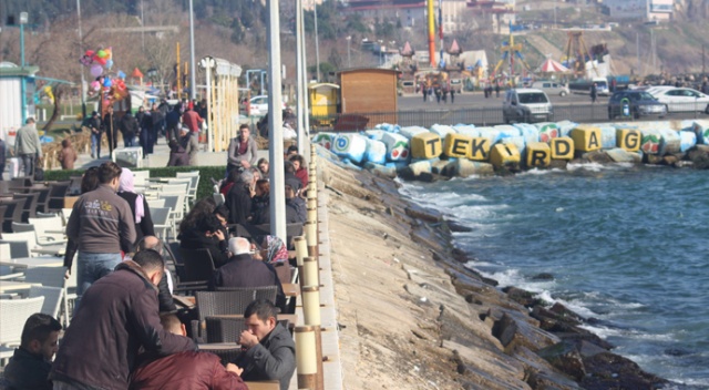 Tekirdağlılar güneşin keyfini çıkartıyor