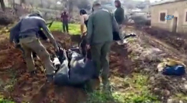 Afrin&#039;de teröristlerin cesetleri gömülüyor