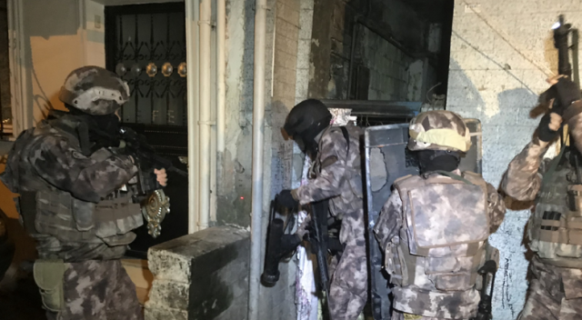 Kağıthane'de şafak operasyonu! Gözaltılar var Kağıthane'de şafak operasyonu! Gözaltılar var