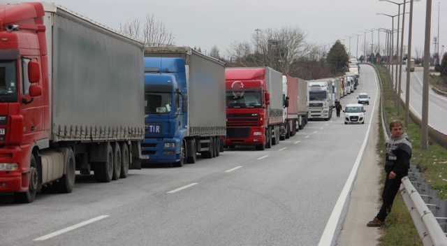 Kapıkule’de 18 kilometre kuyruk var