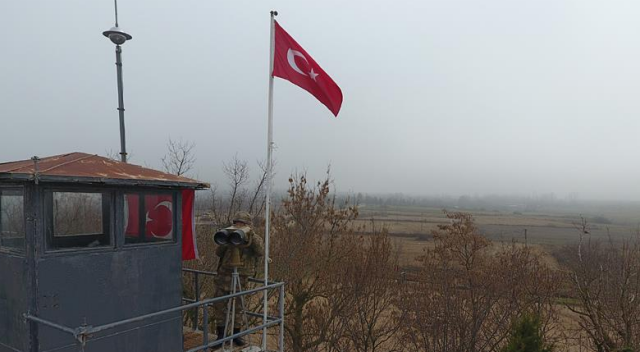 Sınırı geçmeye çalışan 9 FETÖ şüphelisi yakalandı Sınırı geçmeye çalışan 9 FETÖ şüphelisi yakalandı