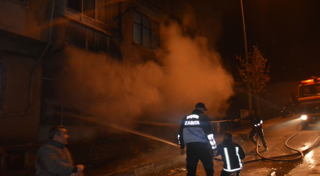 Suşehri&#039;nde depo yangını korkuttu