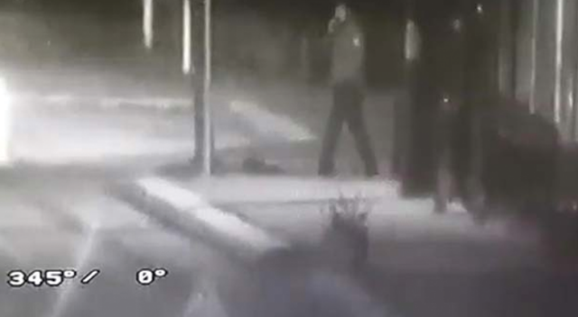 Yolu kapatıp uygulama yapan sahte polisler yakalandı Yolu kapatıp uygulama yapan sahte polisler yakalandı