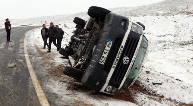 Aksaray’da öğrenci servisi devrildi, 18 kişi yaralı Aksaray’da öğrenci servisi devrildi, 18 kişi yaralı