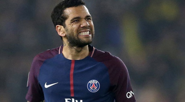 Dani Alves'ten Beşiktaşlı Adriano'ya teşekkür! Dani Alves'ten Beşiktaşlı Adriano'ya teşekkür!