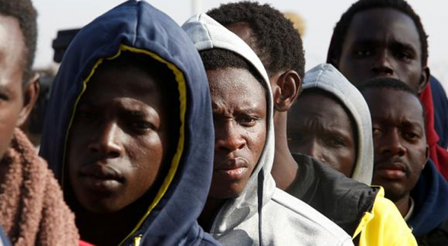 Libya binlerce Afrikalı göçmeni geri gönderdi Libya binlerce Afrikalı göçmeni geri gönderdi