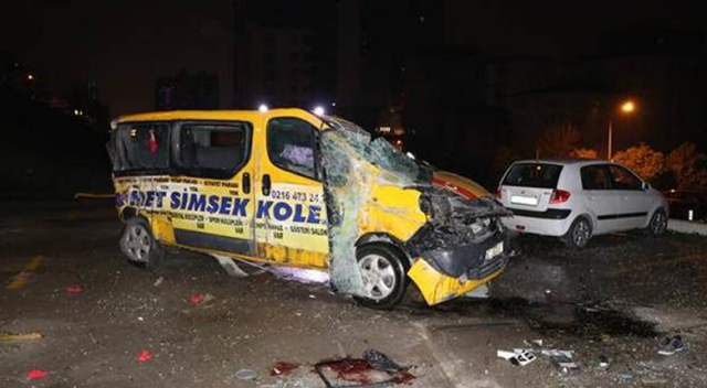 Maltepe'de midibüs önce otobüs durağına daldı, sonra 10 metreden uçtu: Yaralılar var Maltepe'de midibüs önce otobüs durağına daldı, sonra 10 metreden uçtu: Yaralılar var