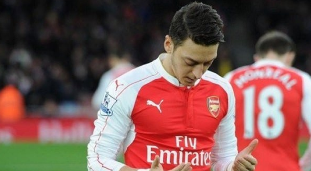Mesut Özil maça çıkarken okuduğu duayı açıkladı!