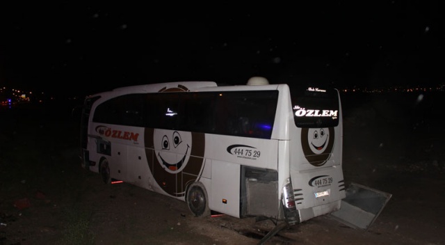 Yolcu otobüsü devrildi: 18 yaralı Yolcu otobüsü devrildi: 18 yaralı