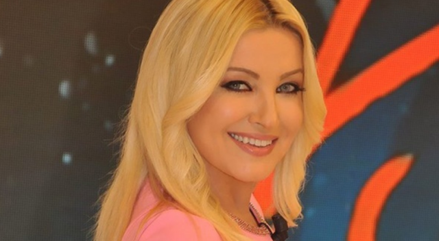 Zahide Yetiş canlı yayında pot kırdı!