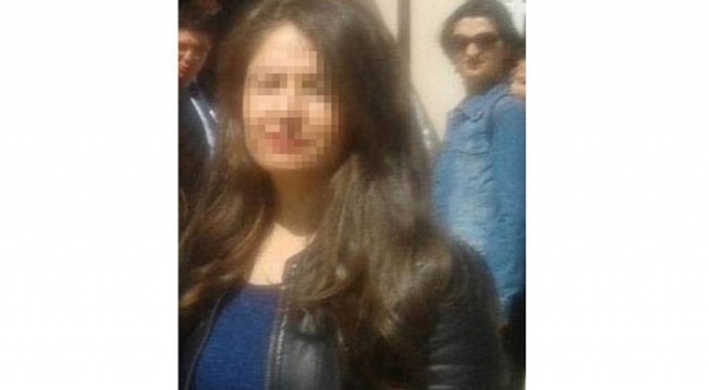 Çanakkale'de kadın öğretmen, erkek öğrencinin saçına toka takıp... Çanakkale'de kadın öğretmen, erkek öğrencinin saçına toka takıp...