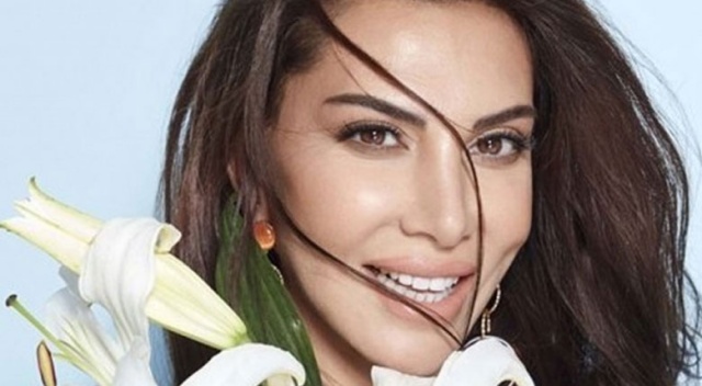 Ebru Yaşar'dan sanat camiasına tarihi çağrı: Gelin dostluk ittifakı kuralım Ebru Yaşar'dan sanat camiasına tarihi çağrı: Gelin dostluk ittifakı kuralım