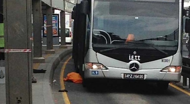 Metrobüse kaçak girmeye çalışan çocuğa metrobüs çarptı! Metrobüse kaçak girmeye çalışan çocuğa metrobüs çarptı!