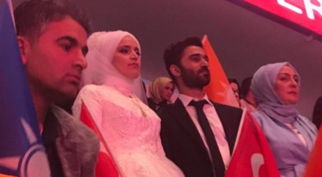 Nikah kıyıp AK Parti kongresine katıldılar Nikah kıyıp AK Parti kongresine katıldılar