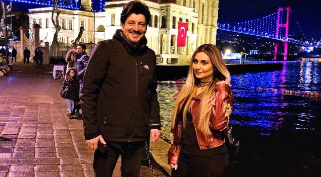 Sanatçı Ekin'den cami turu Sanatçı Ekin'den cami turu