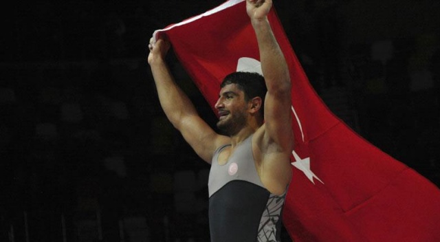 Taha Akgül'den altın madalya Taha Akgül'den altın madalya