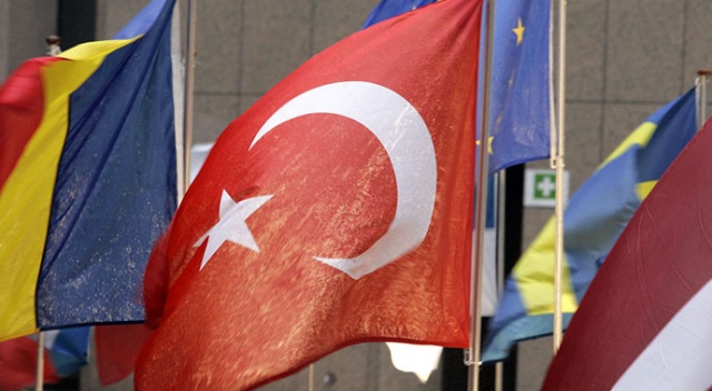 AB'den Türkiye'ye ikinci 3 milyar euroya onay