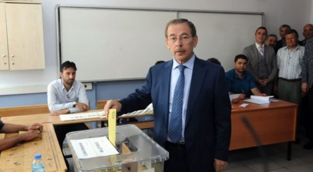 Abdüllatif Şener oy kullandı Abdüllatif Şener oy kullandı