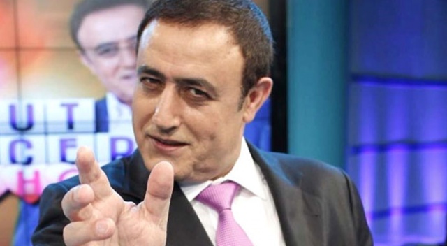 Bir müzisyenin melodisini izinsin kullanan Mahmut Tuncer'in 5 yıl hapsi istendi Bir müzisyenin melodisini izinsin kullanan Mahmut Tuncer'in 5 yıl hapsi istendi