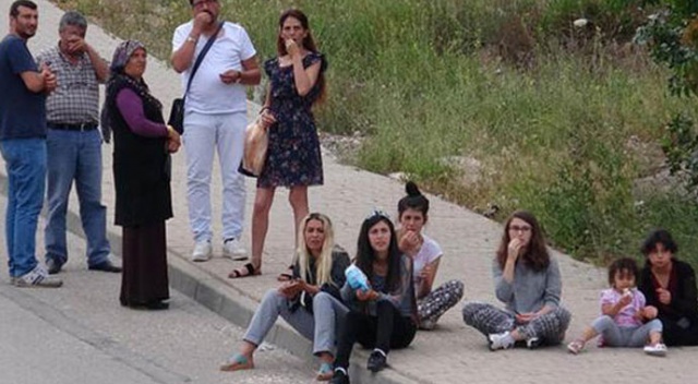 İntihar etmek için çatıya çıkan kızı çekirdek çitleyerek izlediler İntihar etmek için çatıya çıkan kızı çekirdek çitleyerek izlediler