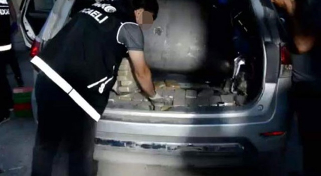 İran plakalı lüks cipte çıkanlar şoke etti İran plakalı lüks cipte çıkanlar şoke etti