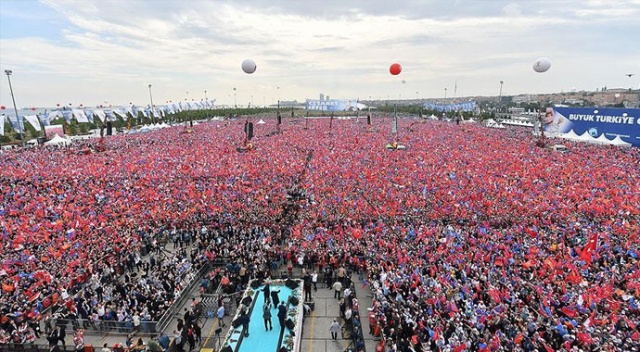 Meydanlar mitinge doydu Meydanlar mitinge doydu